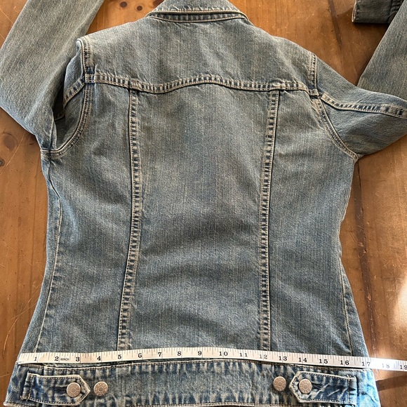 Lady’s J.crew Button Down Denim Jacket - Picture 9 of 11